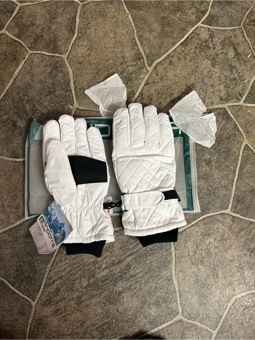 3M Thinsulate White Quilted Ski Gloves with Black Accents